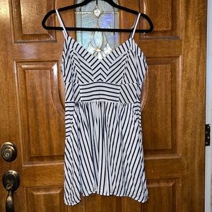 Women’s Express summer blue striped dress size large